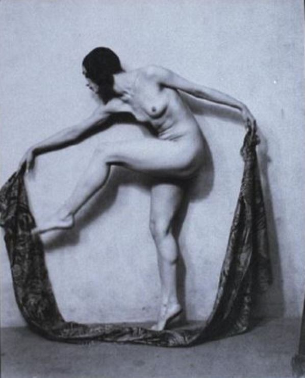 nickolas-muray-rose-rolando-1921-via-eastmanmuseum