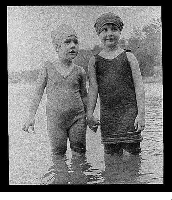 charles-c-zoller-betty-and-winnie-christ-via-eastmanuseum