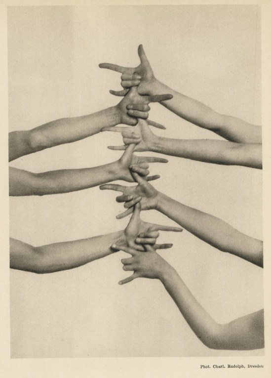 charlotte-rudolph-mains-de-mary-wigman1