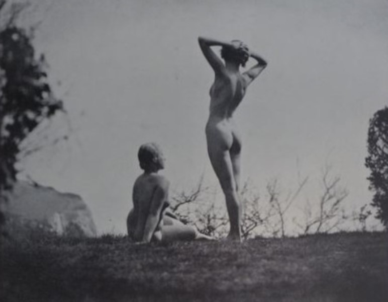 bertram-park-et-yvonne-gregory-on-the-cliffs-edge-1937-via-ebook