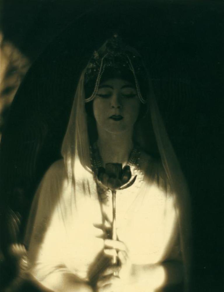 baron-adolph-de-meyer-ruth-st-denis-inthe-revelation-of-the-goddess-in-omika-1913-via-nypl