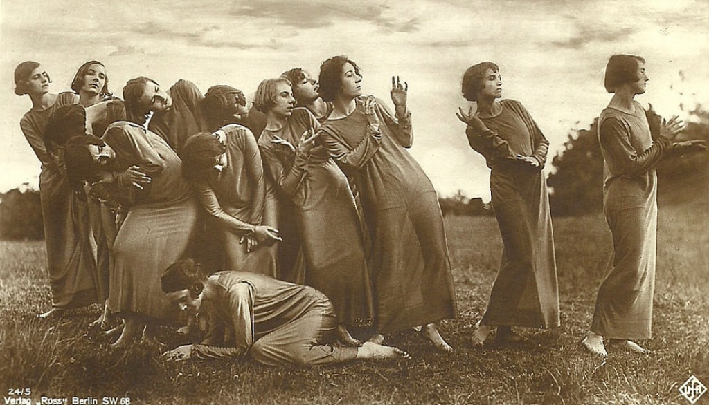 german-postcard-by-ross-verlag-pictured-are-members-of-the-tanzgruppe-mary-wigman-performing-die-wanderung-the-hike-1925-didier-hanson
