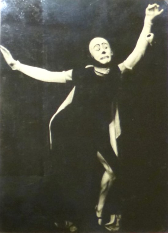 hannes-krock-bei-einem-auftritt-als-mimischer-tanzer-1934
