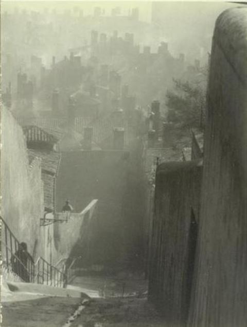 Antoine Demilly. la montée des Chazeaux (Lyon) vers 1933. Via RMN