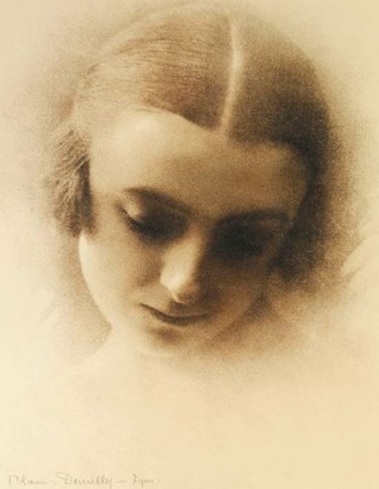 Blanc & Demilly. Portrait de femme 1925. Gum bichromate. Via artnet