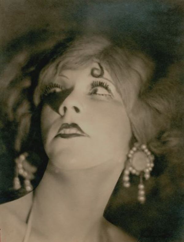 Hixon & Connelly. Portrait of Ernestine Meyer 1920s. Via joelsorokagallery
