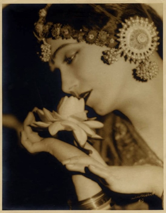 Irving Chidnoff. Gilda Gray 1927. Via sokoisbarefoot