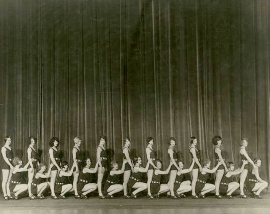 john-de-mirjian-broadway-chorus-girls-lined-up-on-1925-via-ebay