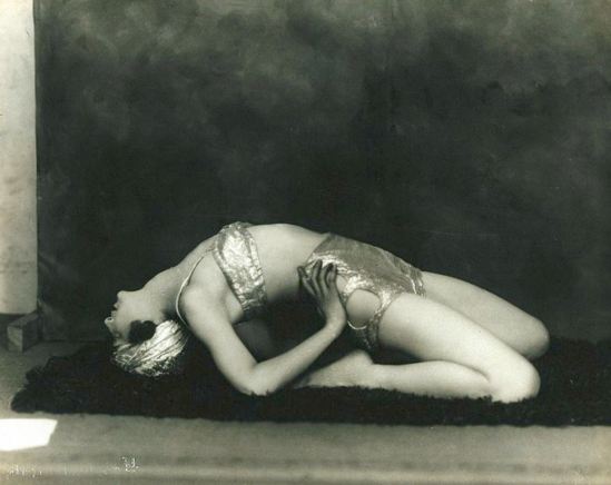 John de Mirjian. Marguerite Agniel posing leaning back 1929. Via wiki