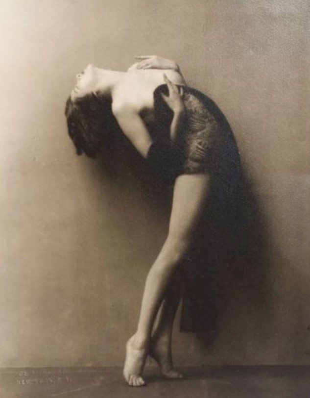 john-de-mirjian-showgirl-draped-1920-via-ebay