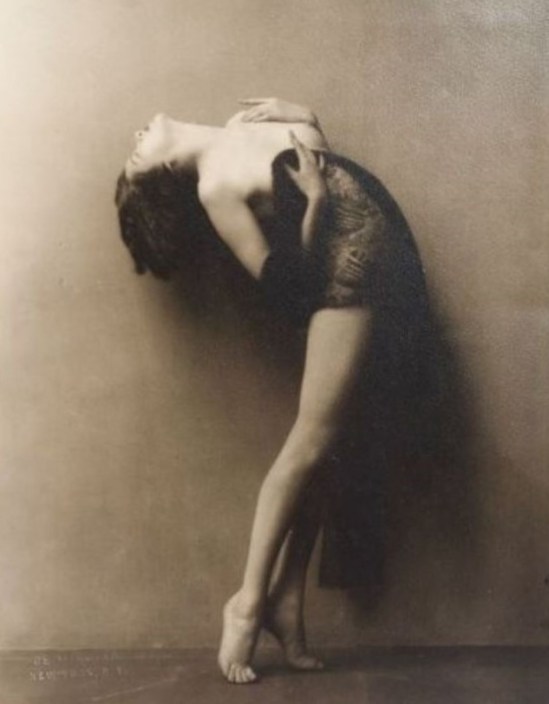 john-de-mirjian-showgirl-draped-1920-via-ebay