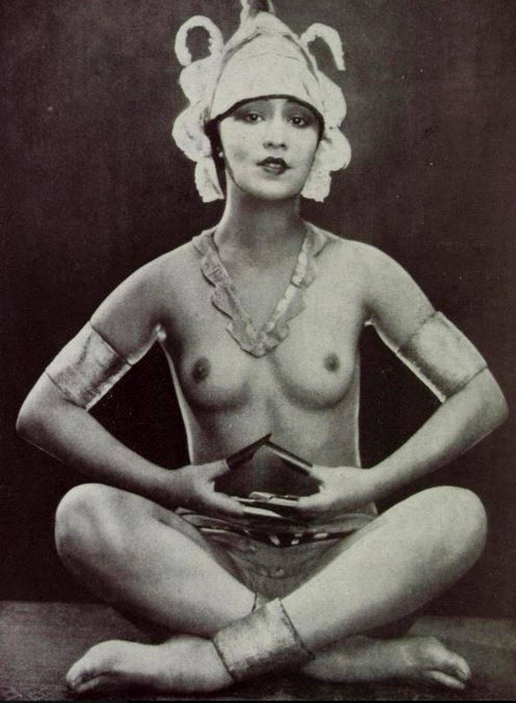 Laszlo Willinger. The dancer and actress Lea Niako. Via laloupe