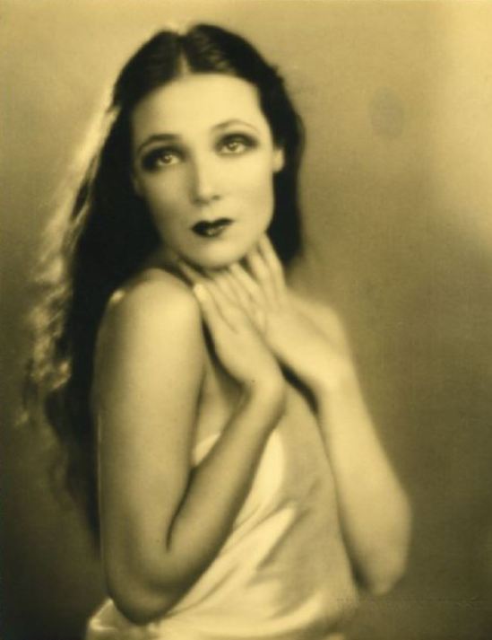 Portrait of the actress Dolores del Rio11. Via fanpix