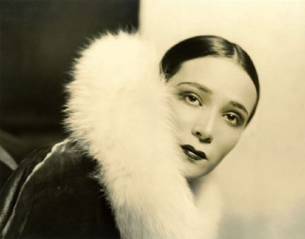 Portrait of the actress Dolores del Rio5. Via fanpix