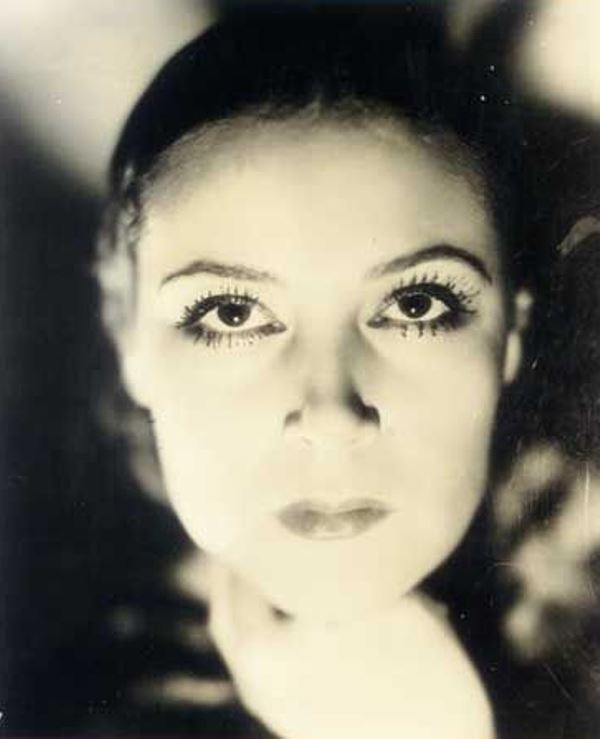 Portrait of the actress Dolores del Rio6. Via fanpix