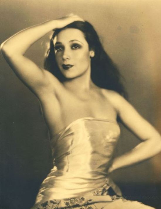 Portrait of the actress Dolores del Rio8. Via fanpix