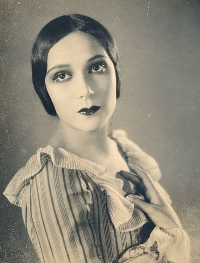 Portrait of the actress Dolores del Rio9. Via fanpix