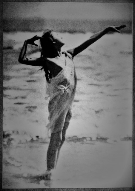 From the book Dancing with Helren Moller 1918. Impulse by the motion of the ocean's waves